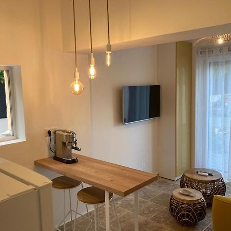 Charmant Studio dans villa - parking - jardin La Seyne-sur-Mer Bagian luar foto
