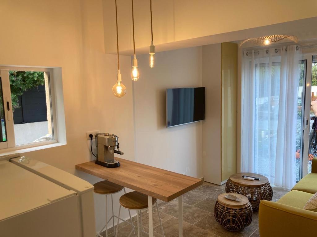 Charmant Studio dans villa - parking - jardin La Seyne-sur-Mer Bagian luar foto