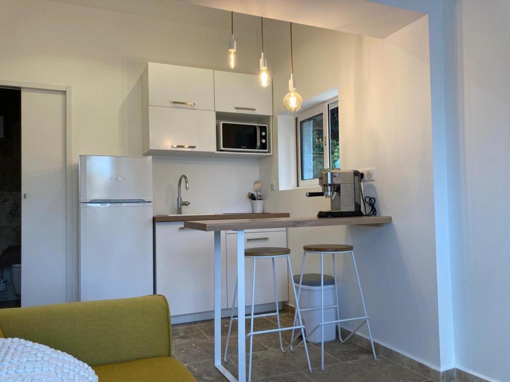 Charmant Studio dans villa - parking - jardin La Seyne-sur-Mer Bagian luar foto
